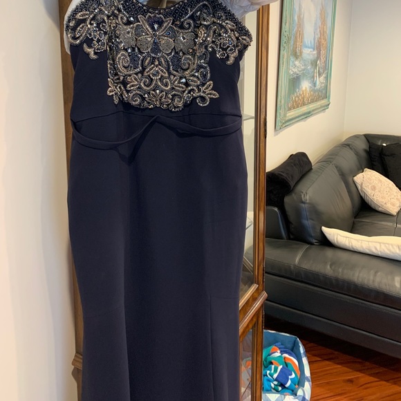 Neiman Marcus. Theia Couture - Picture 3 of 8